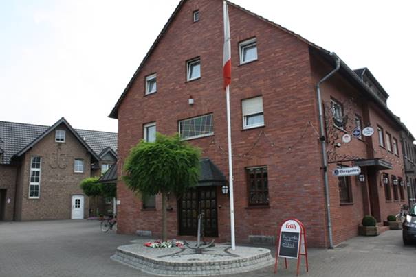 http://gasthaus-schoenewald.de/Bilder/front.JPG